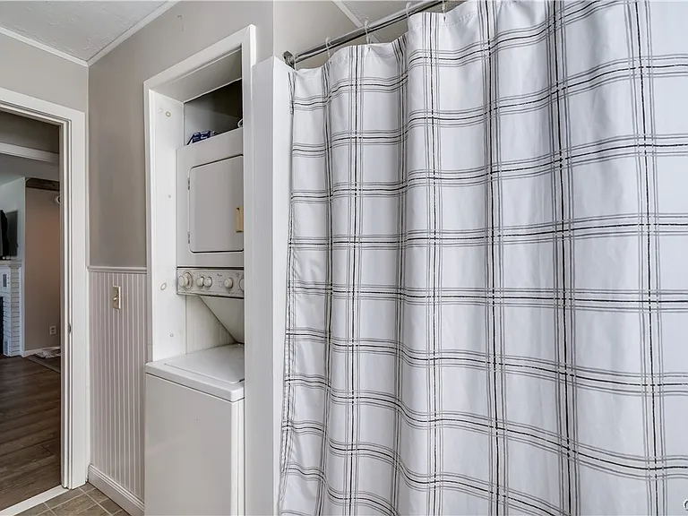 325 Paddock St — Photo 38