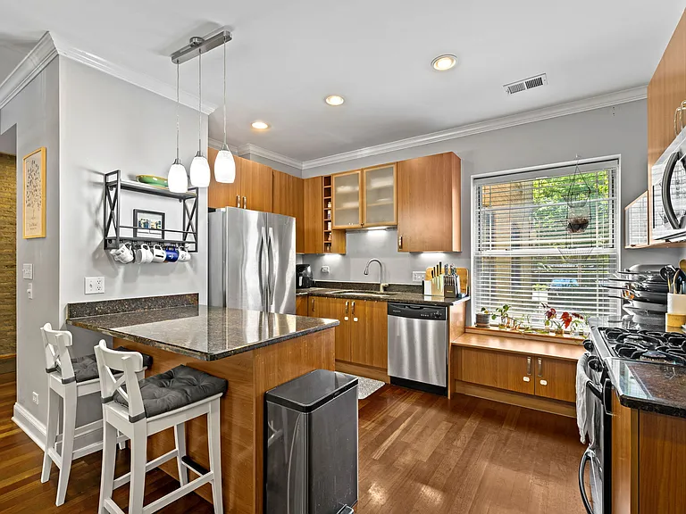 1949 W Leland Ave #1 — Photo 6