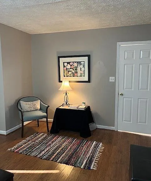2bd partially furnished larger bedroom, no bed or dresser