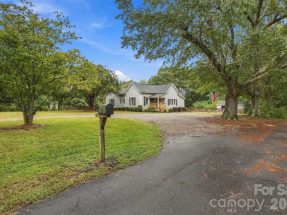 2nd image of 360 Oak Dr