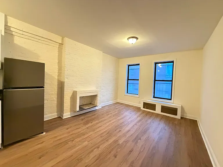 309 E 37th St #3L — Photo 2