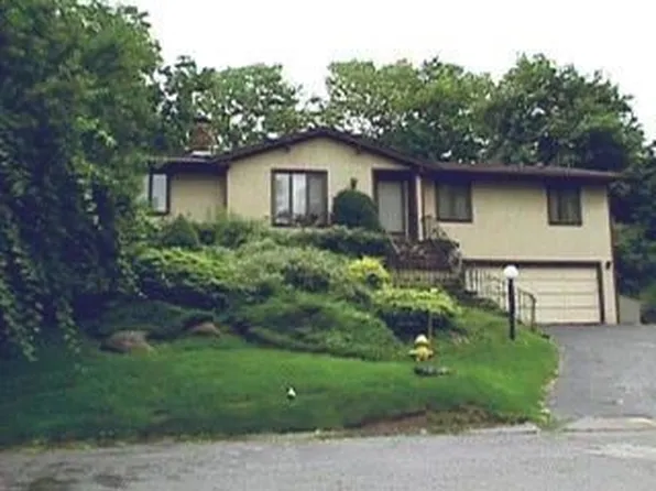155 Kindlewood Ln, Rochester, NY 14617