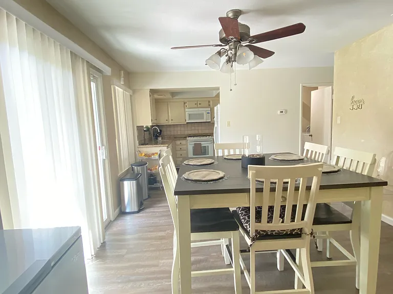6827 Butler Ct — Photo 11