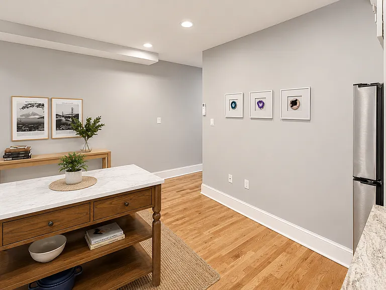 470A E 4th St #1 — Photo 3