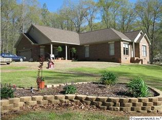 15 Laurelwood Trl, Somerville, AL 35670