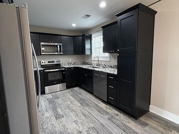 5th image of 304 Whitley Way