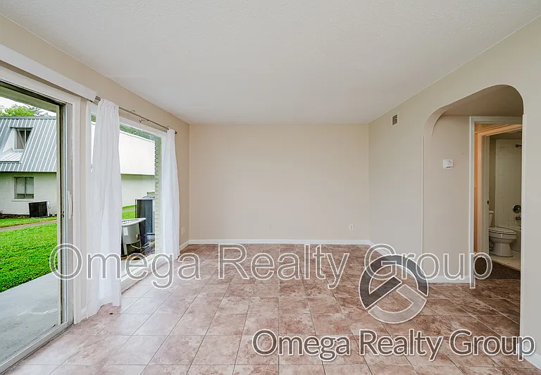 Camelot Apartments — Photo 27