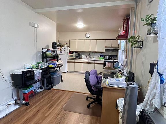 4th image of 946 59th St APT 2C