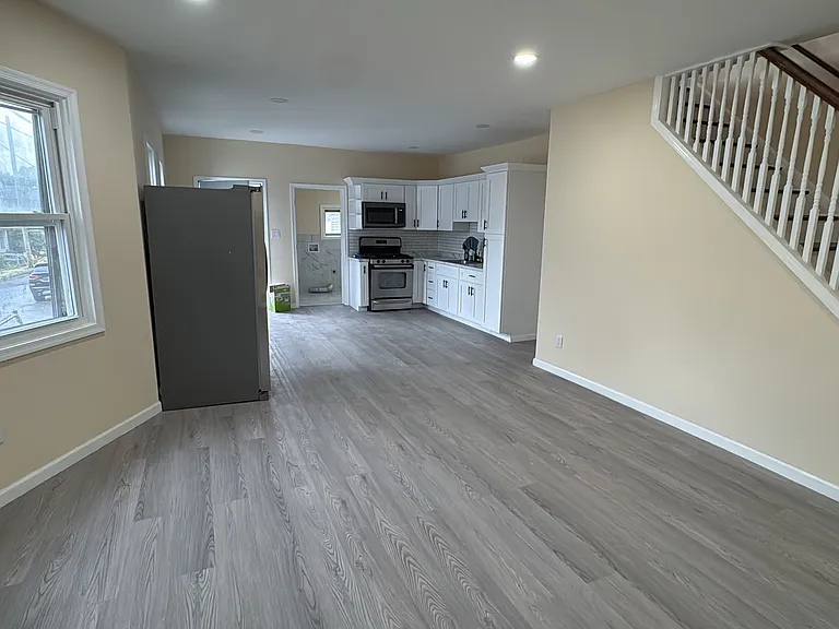 338 E Main St — Photo 7