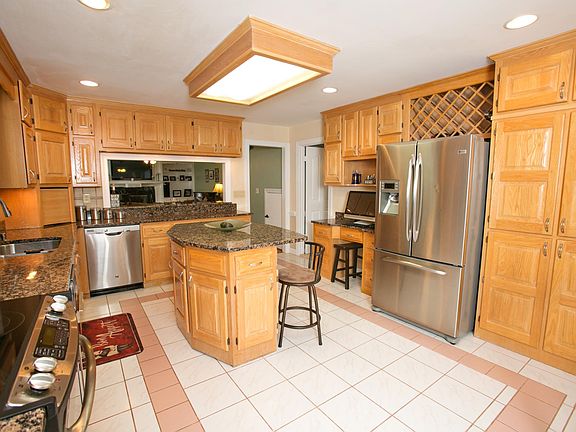 4th image of 1809 Templeton Ln