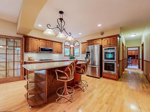 4th image of 618 Westwood Dr