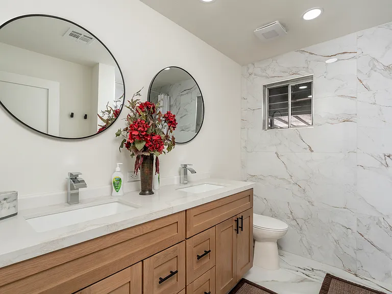 4924 N Woodmere Fairway #2 — Photo 9