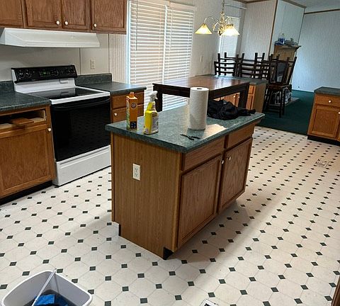 4th image of 165 Skyway Ct
