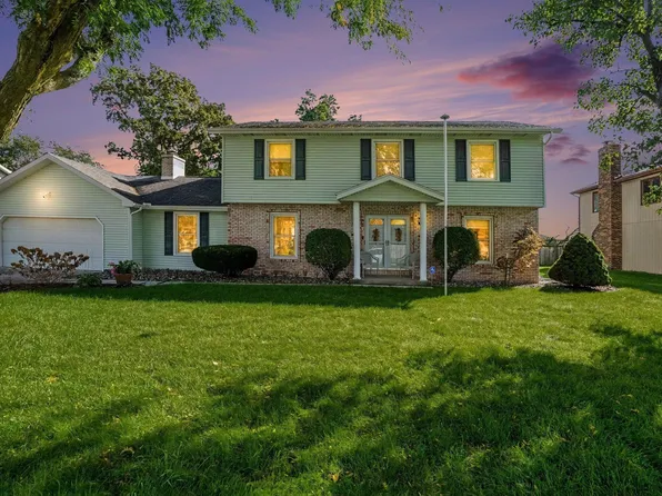 52566 Farmingdale Dr, Granger, IN 46530