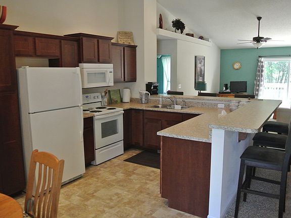 Kitchen  All Appliances stay