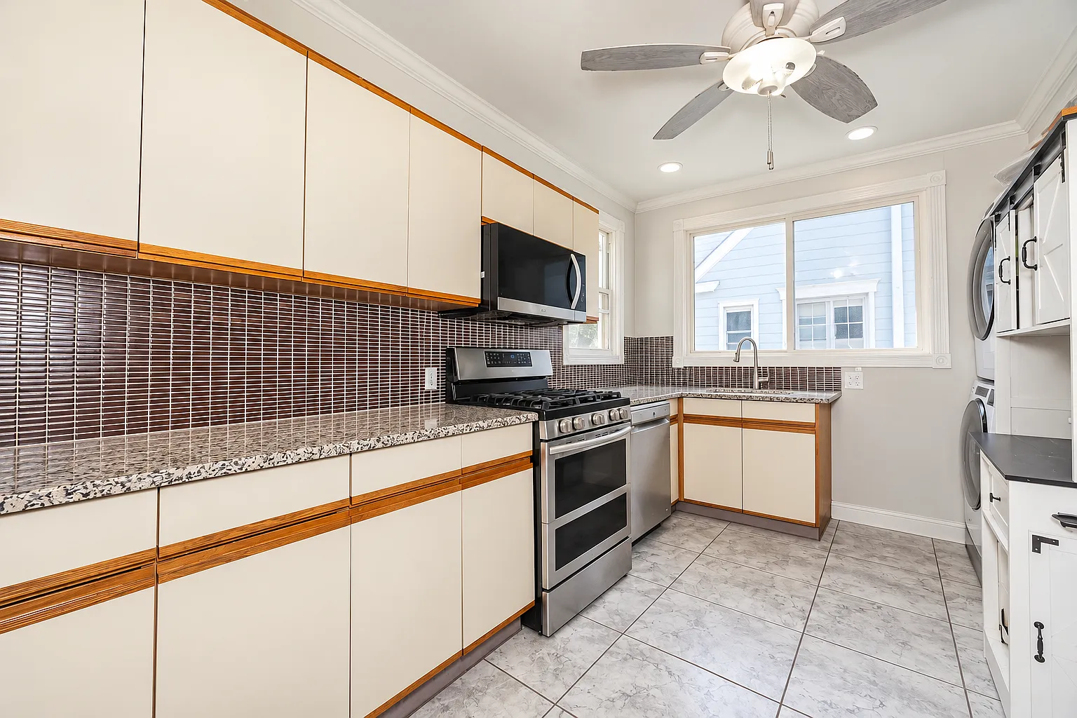 3 bed, 1950 sqft, $3,000 — Photo 4
