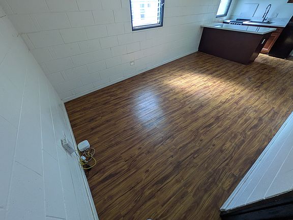 5th image of 327 N Market St #6
