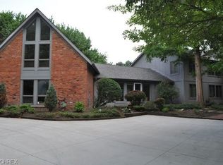 50 Stonewood Dr, Moreland Hills, OH