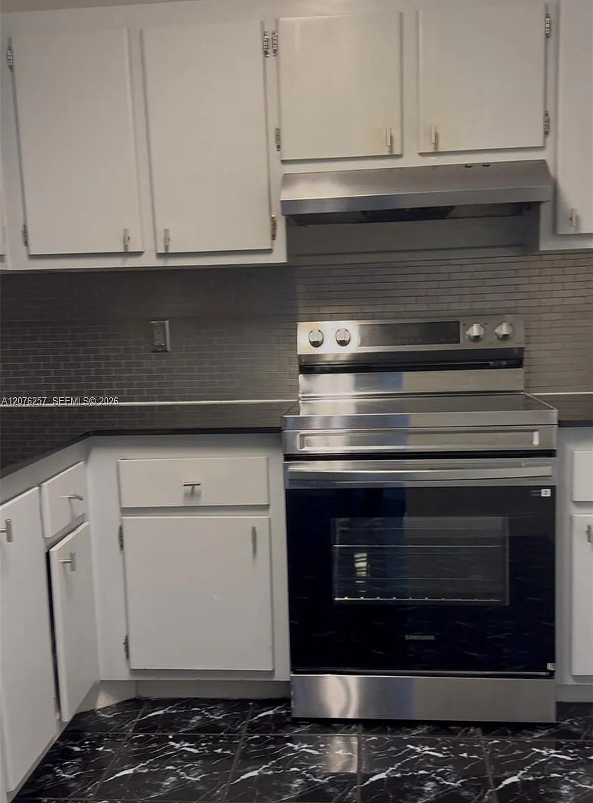Wilshire Condo — Photo 2