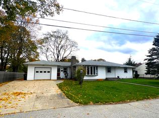 16 Charles St, North Kingstown, RI 02852