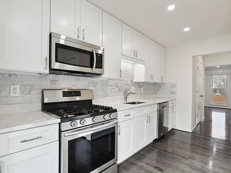 43840 Laburnum Sq — Photo 7