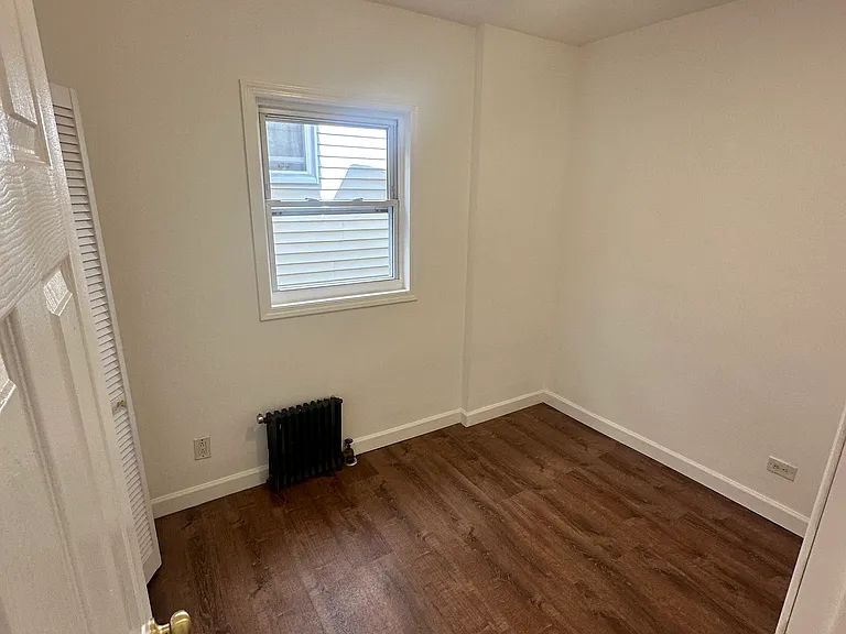 1946 Paulding Ave #1 — Photo 4