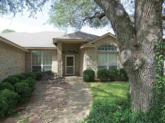 2nd image of 317 Bluebird Cir