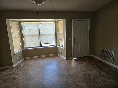 313 Sunnyside Dr — Photo 6