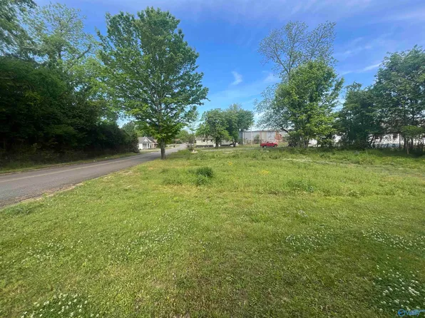 203 2nd Ave E, Centre, AL 35960