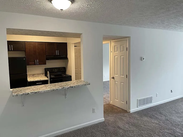 Camelot East Apartments — Photo 6