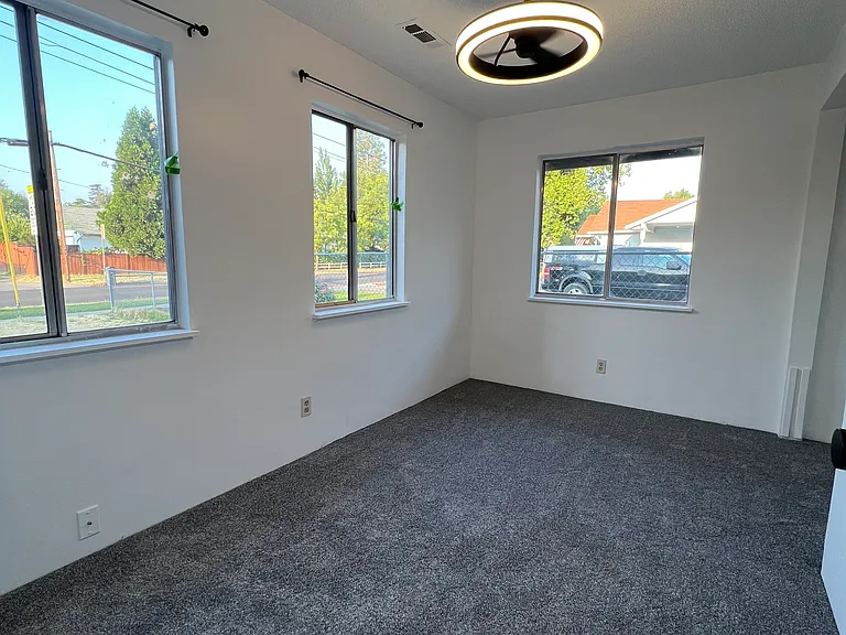 838 Dakota Ave — Photo 6