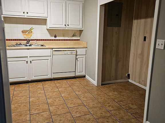 5th image of 48 Glenn St APT C