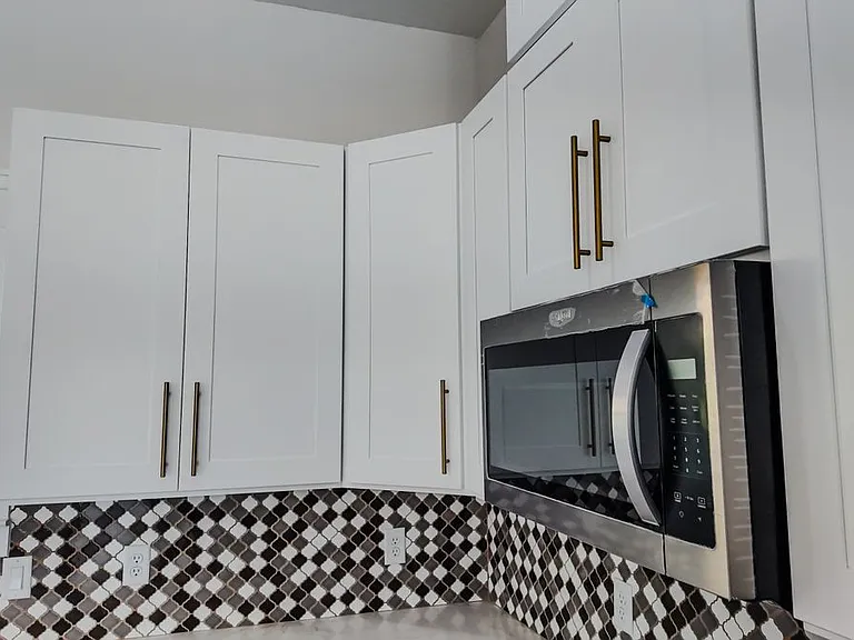 823 N Loop #A — Photo 23