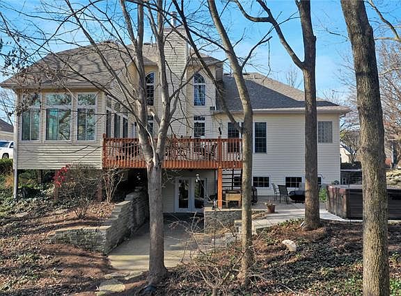 5th image of 18 Fox Mill Dr
