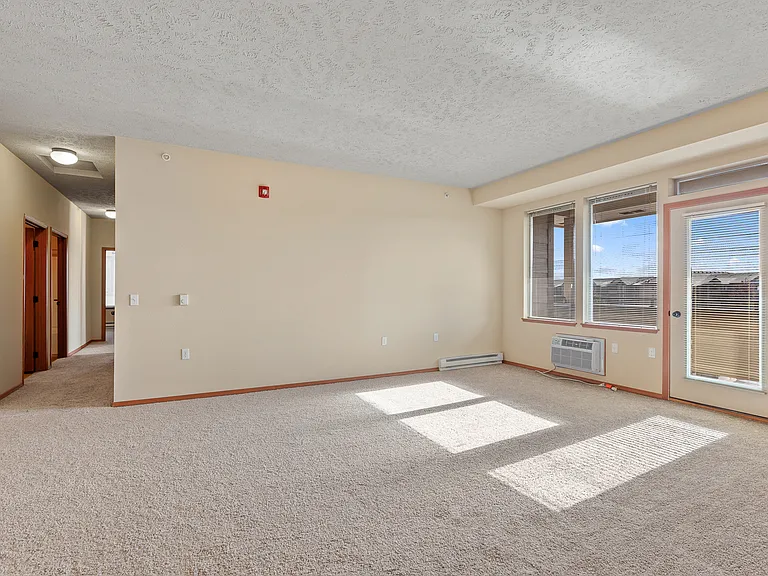 Eagle Point Apartments — Photo 47
