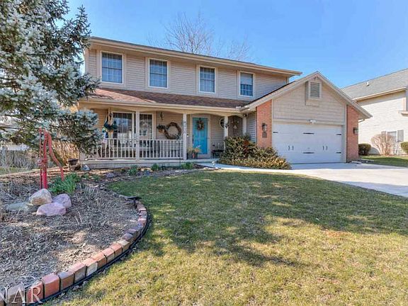 3rd image of 3409 Fountain Lake Dr