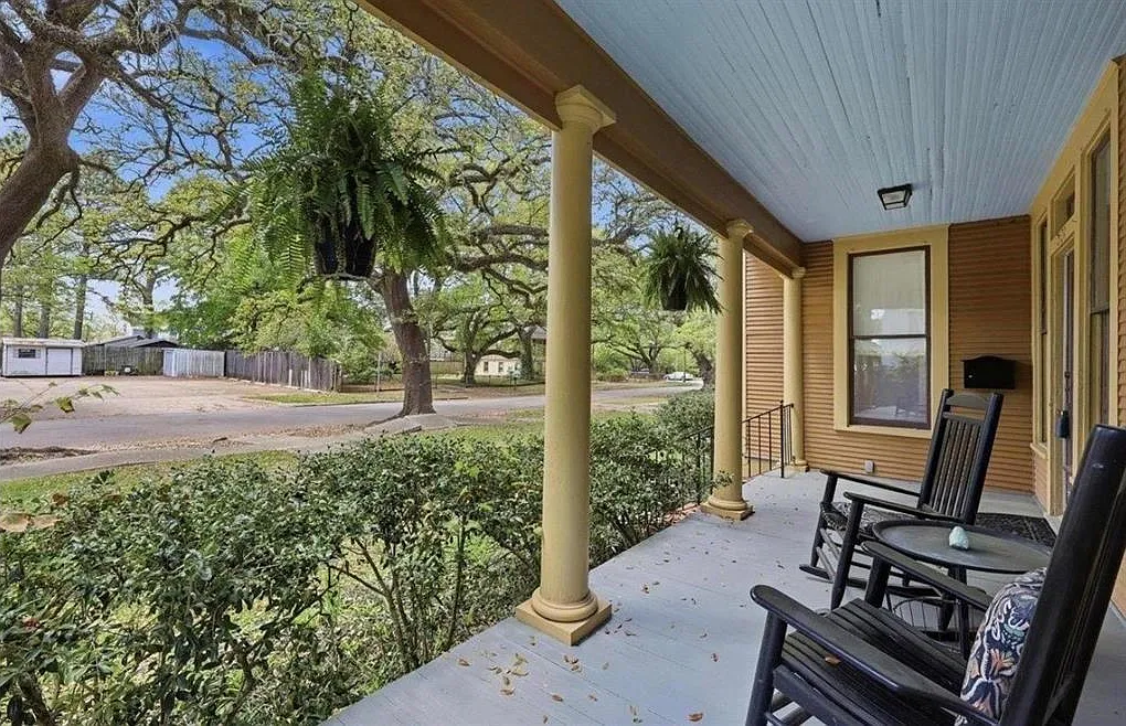 3 bed, 2.0 bath, 1776 sqft, $2,300 — Photo 3