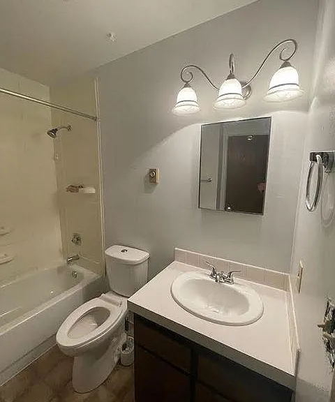 125 E 1st St #1 — Photo 3