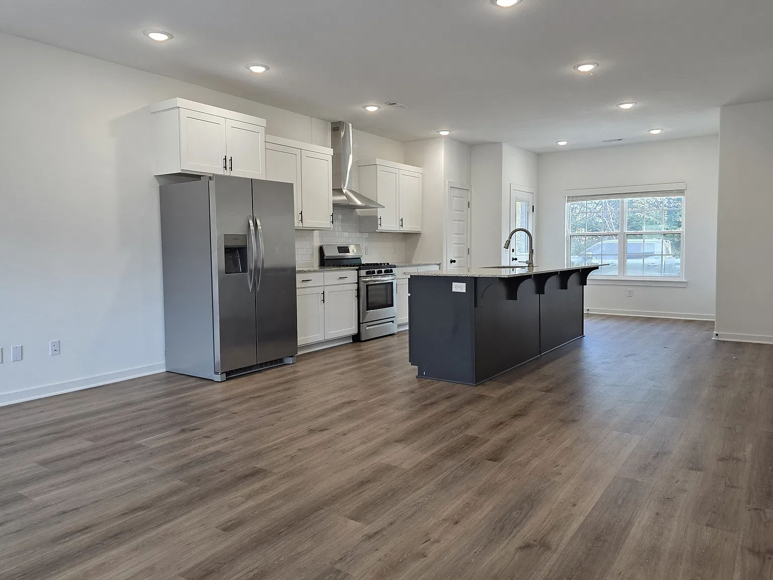 3 bed, 2.5 bath, 1500 sqft, $1,625 — Photo 2