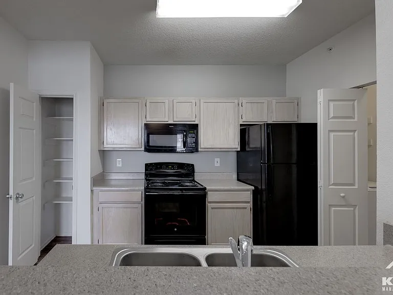 La Crosse Apartments — Photo 57