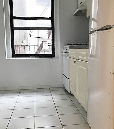 4th image of 4960 Broadway APT 5C