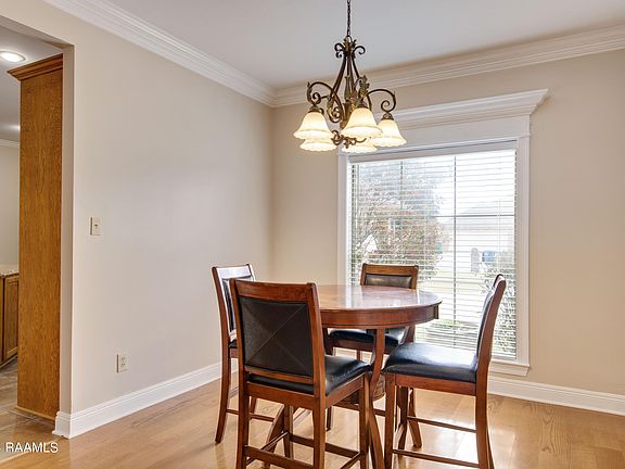 4th image of 122 Nicole Dr