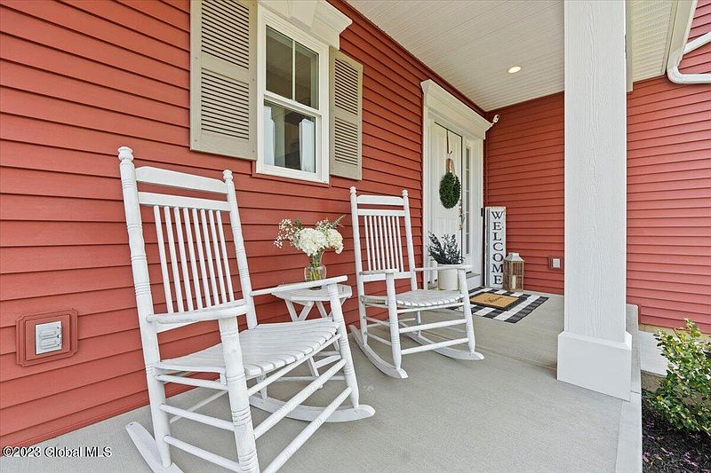 4th image of 21 Greenbrier Way
