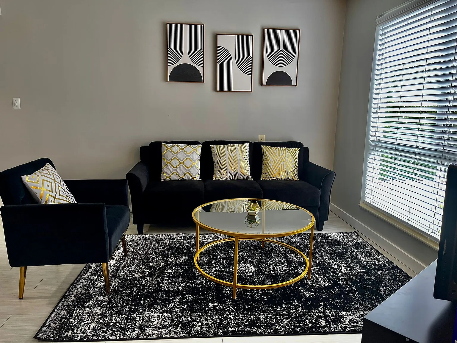 Flats at 390 — Photo 1