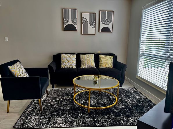 1bd 1ba 550sqft — Flats at 390