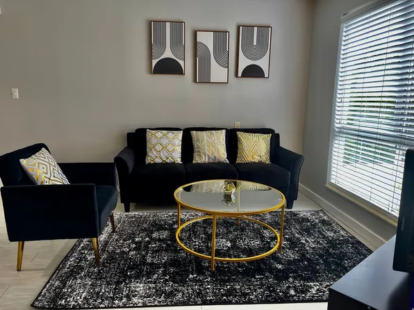 Flats at 390, 390 Bee St #Da3803f1b, Meriden, CT 06450