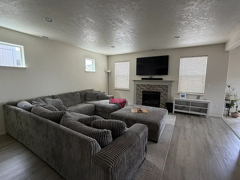 3577 SW Pumice Stone Ave — Photo 18