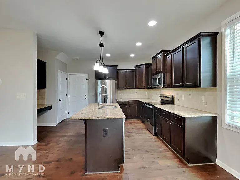 225 E Webber Ln — Photo 2
