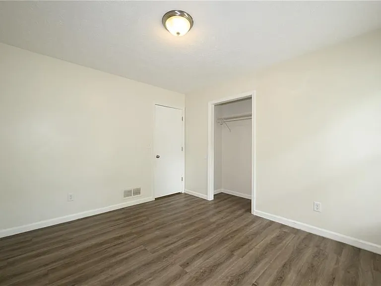 2100 Whitebluff Way — Photo 30