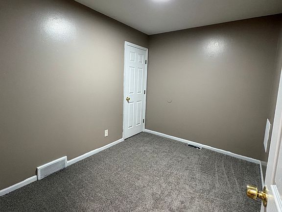 5th image of 428 Young St